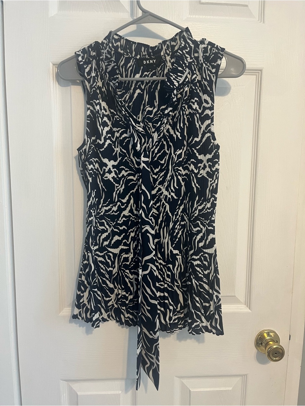 DKNY Navy & White Sleeveless V-Neck Blouse